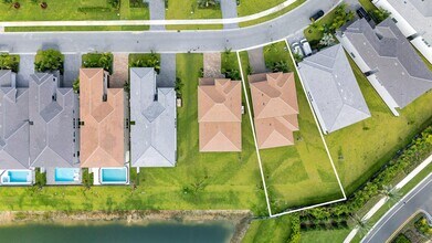 9369 Sunflower Mdw Rd in Boca Raton, FL - Building Photo - Building Photo