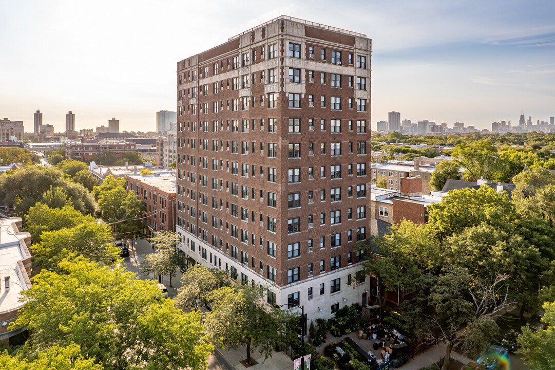 1325 W Wilson Ave in Chicago, IL - Building Photo