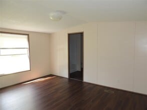 115 Geerts St in Trinity, TX - Foto de edificio - Building Photo