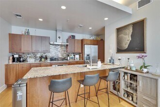 210 Lee Barton Dr in Austin, TX - Building Photo - Building Photo