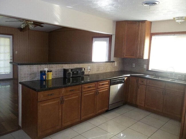 6609 Golf Crest Dr in Galveston, TX - Building Photo - Building Photo