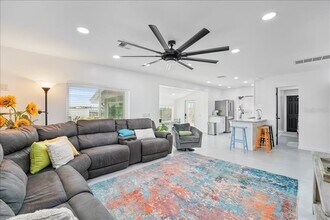 5021 US-301 in Ellenton, FL - Building Photo - Building Photo