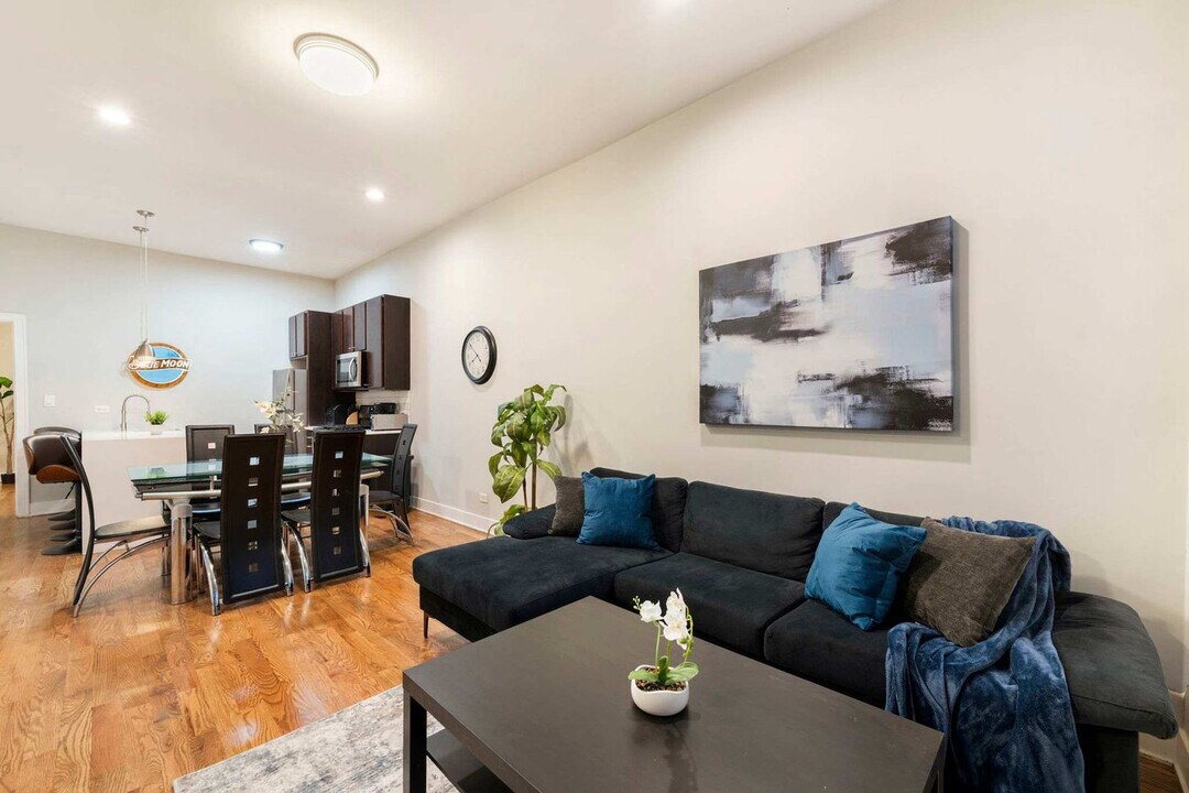 2018 W 21st Pl in Chicago, IL - Building Photo