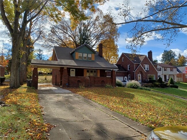 property at 711 Anoka Ln
