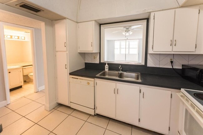 410 NW 68th Ave in Plantation, FL - Building Photo - Building Photo