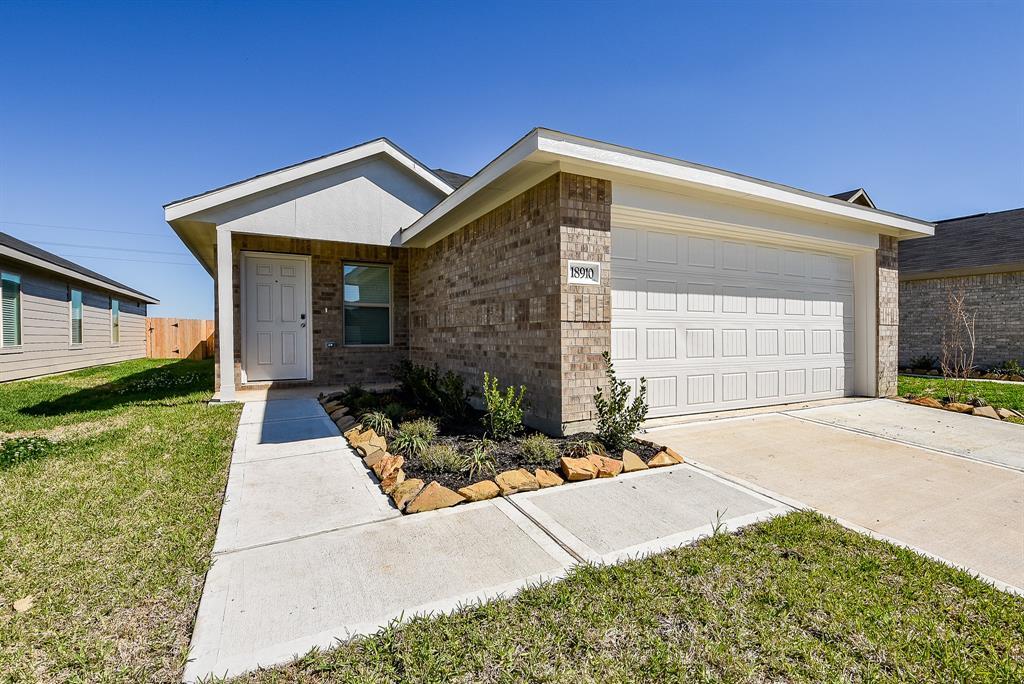 18910 Western Fls Ct in Hockley, TX - Building Photo