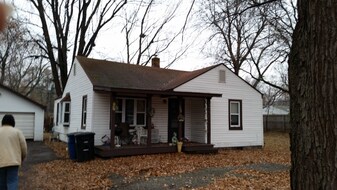 958 Merriman Rd in Westland, MI - Building Photo