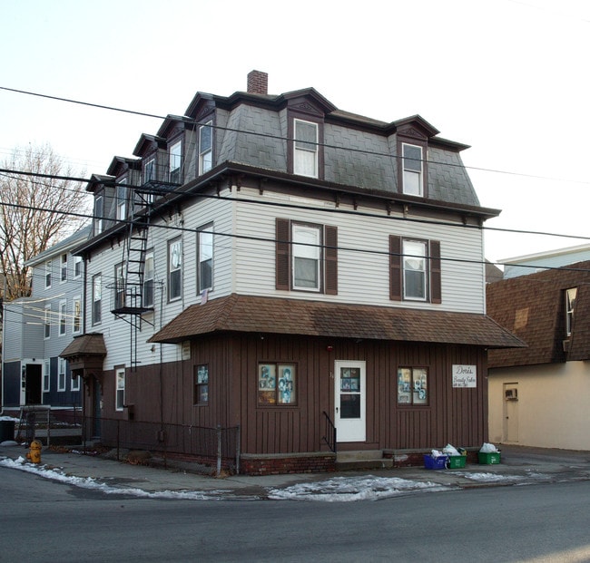 32 Crossman St in Central Falls, RI - Building Photo - Building Photo