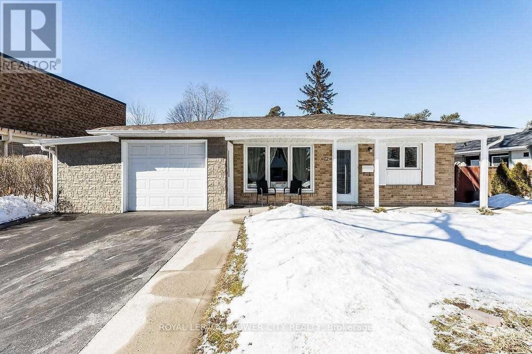 12 Melville Crescent in Brampton, ON - Building Photo