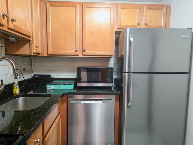 1856 Beacon St in Brookline, MA - Building Photo - Building Photo