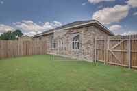 2500 Las Brisas St in Fort Worth, TX - Building Photo - Building Photo