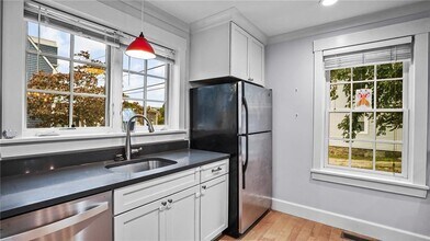 485 Spring St in Newport, RI - Building Photo - Building Photo
