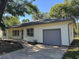 1231 Shelden St in El Dorado, KS - Building Photo