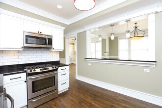 3837 N Damen Ave, Unit 2 in Chicago, IL - Building Photo - Building Photo