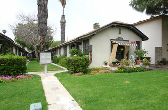 415 Riverdale Dr in Glendale, CA - Building Photo - Building Photo