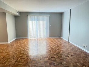 5240 Galitz St in Skokie, IL - Foto de edificio - Building Photo