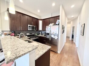 1905 W Huron St, Unit 3 in Chicago, IL - Building Photo - Building Photo