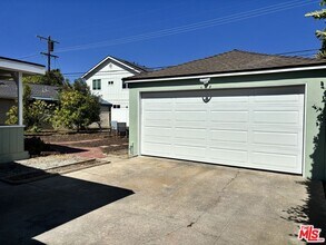 8112 Loyola Blvd in Los Angeles, CA - Building Photo - Building Photo