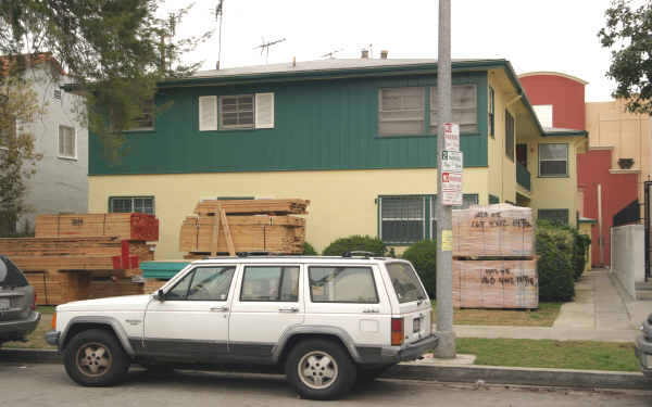 122-128 S Clark Dr in West Hollywood, CA - Foto de edificio