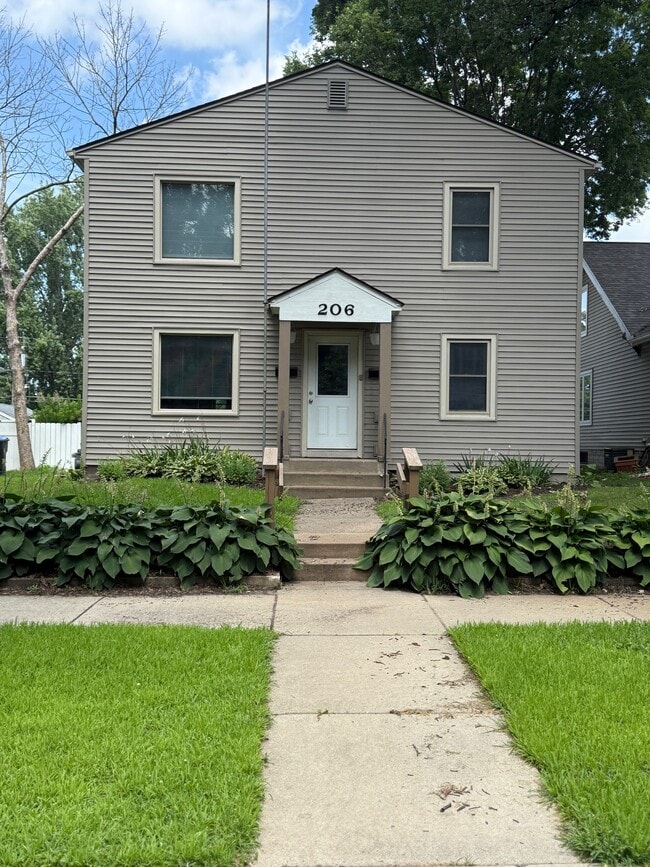 206 W 9th St, Unit Upper
