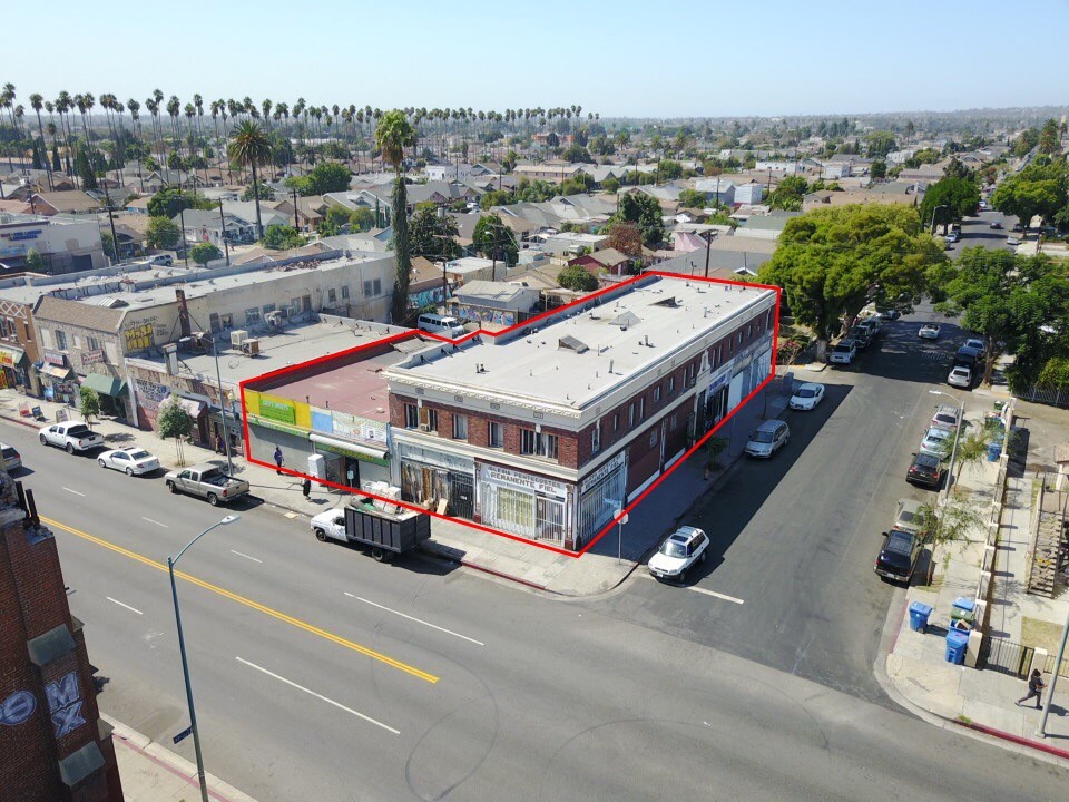 1004 W 53rd St in Los Angeles, CA - Building Photo