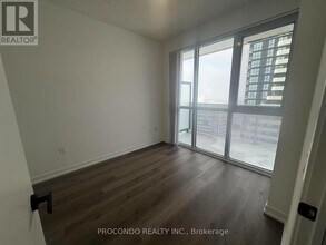 8 Interchange Wy in Vaughan, ON - Building Photo - Building Photo