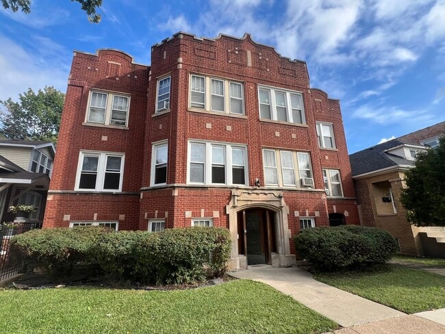 property at 3214 W 66th Pl