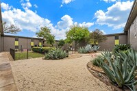 Hidden Gardens in Austin, TX - Foto de edificio - Building Photo