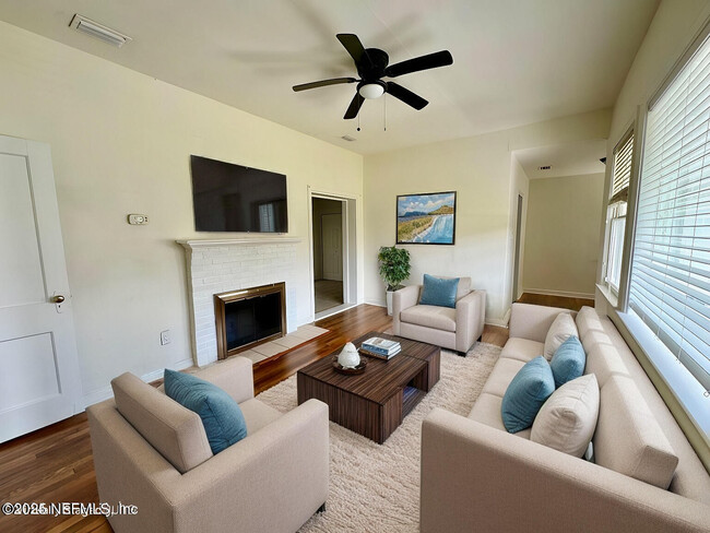 1056 Brierfield Dr in Jacksonville, FL - Building Photo - Building Photo