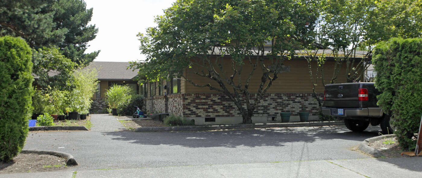 4906-4912 SE 67th Ave in Portland, OR - Foto de edificio
