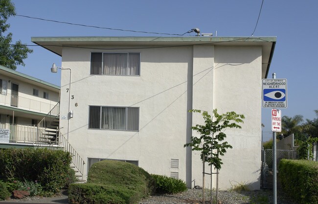 724-736 Smalley Ave in Hayward, CA - Building Photo - Building Photo