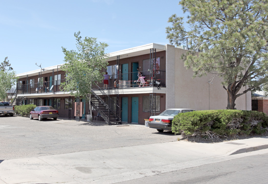 Sun Apartments in Albuquerque, NM - Building Photo