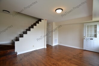 11 E Zarley Blvd in Joliet, IL - Foto de edificio - Building Photo