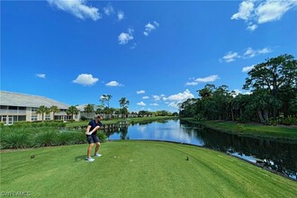 1842 Winding Oaks Way in Naples, FL - Foto de edificio - Building Photo