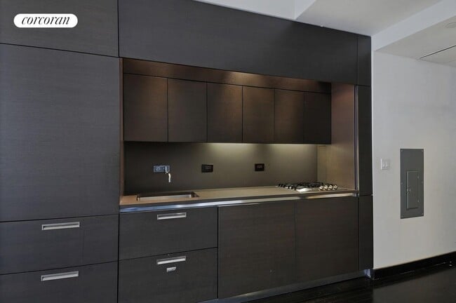 18-20 Pine St in New York, NY - Building Photo - Building Photo