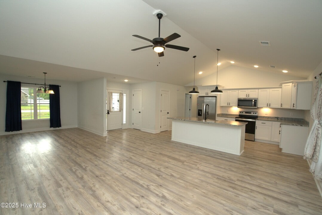 121 Crossroad Dr NW in Calabash, NC - Building Photo