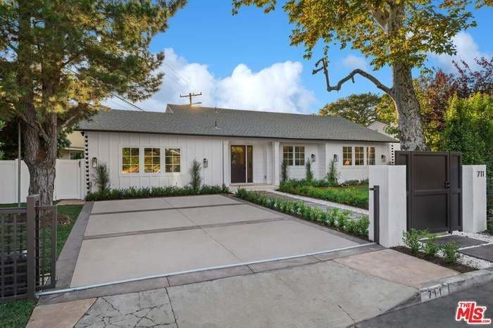 711 S Westgate Ave in Los Angeles, CA - Building Photo
