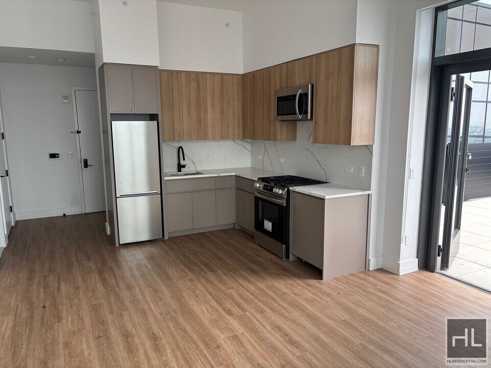 Cropsey Ave in Brooklyn, NY - Building Photo