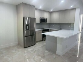 9307 SW 138th Pl, Unit 9307 in Miami, FL - Building Photo