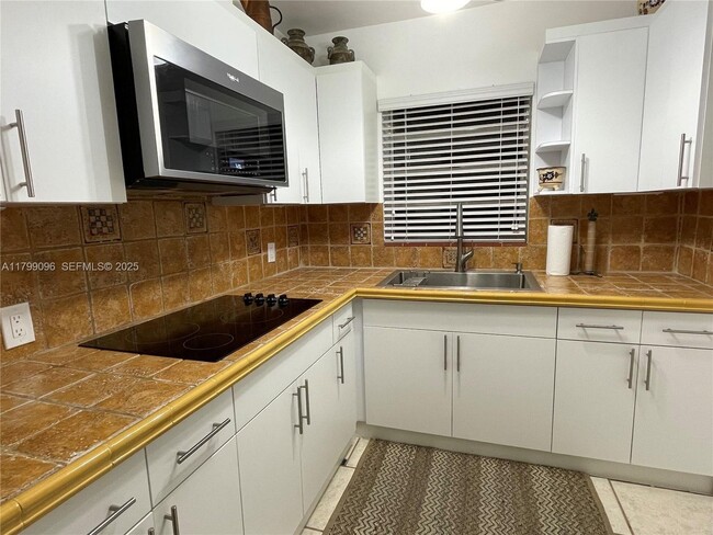 63 NW 51st Ave in Miami, FL - Building Photo - Building Photo
