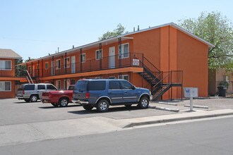 Chama Court Apartments in Albuquerque, NM - Foto de edificio - Building Photo