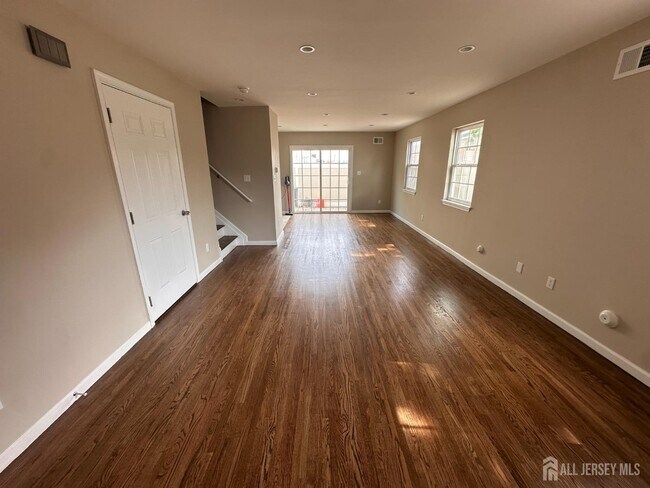 10 Edwin St in Carteret, NJ - Building Photo - Building Photo