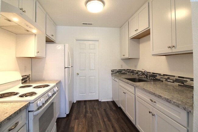 property at 6809 W Kennewick Ave