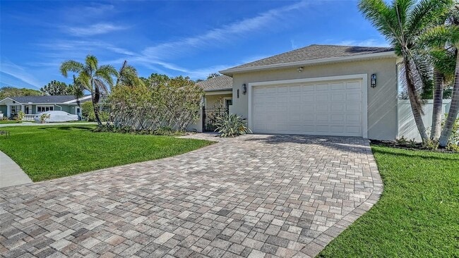 1111 Mallorca Dr in Bradenton, FL - Foto de edificio - Building Photo