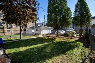2251 W Montrose Ave-Unit -3 in Chicago, IL - Building Photo - Building Photo