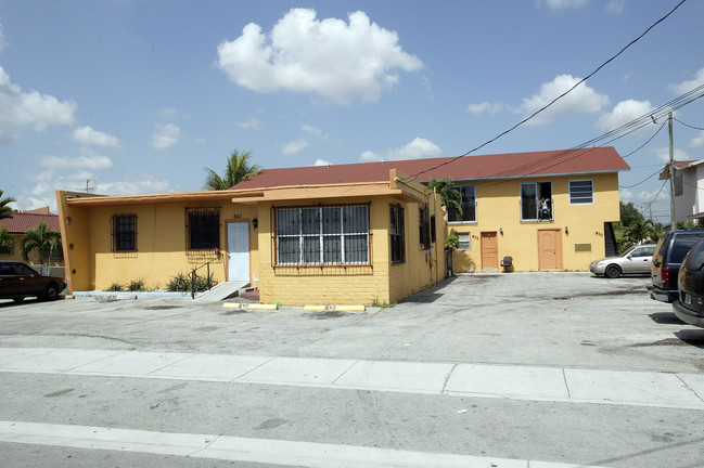 840 SE 9th Ave in Hialeah, FL - Foto de edificio - Building Photo