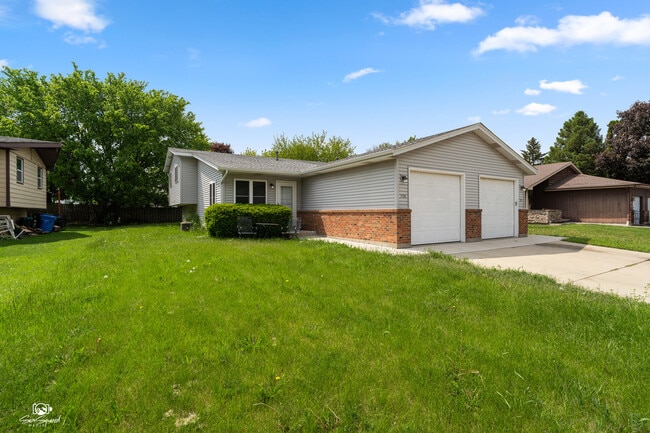 708 Michigan Ave in South Elgin, IL - Building Photo - Building Photo