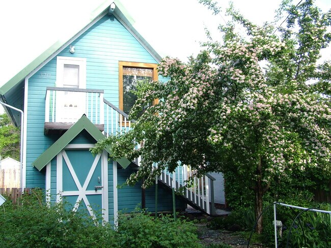 320 N 3rd Ave, Unit Downtown alley house in Bozeman, MT - Foto de edificio - Building Photo