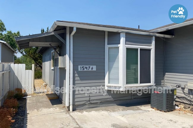 1547 Grand Ave in Medford, OR - Building Photo - Building Photo
