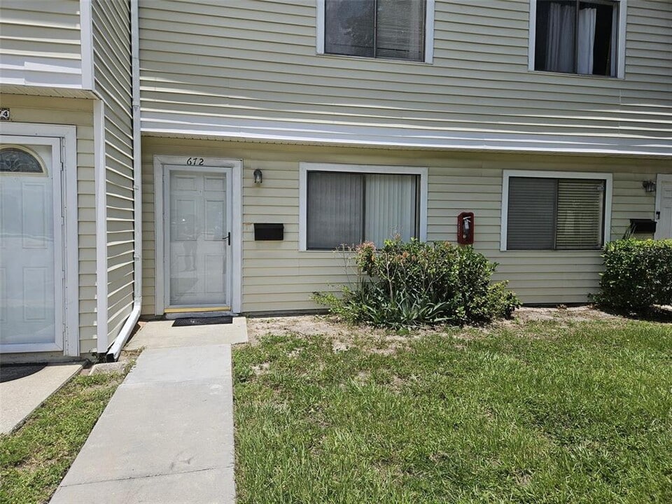 672 Leslie Ct in Altamonte Springs, FL - Building Photo